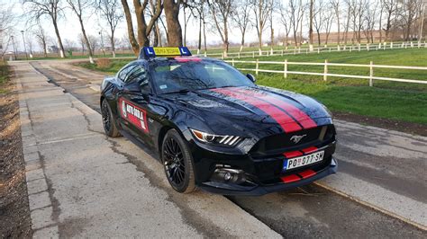 mustangs auto skola.